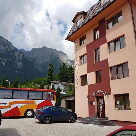 Hotel Iri 부스테니 외부 사진