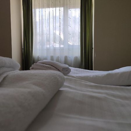 Hotel Iri 부스테니 외부 사진