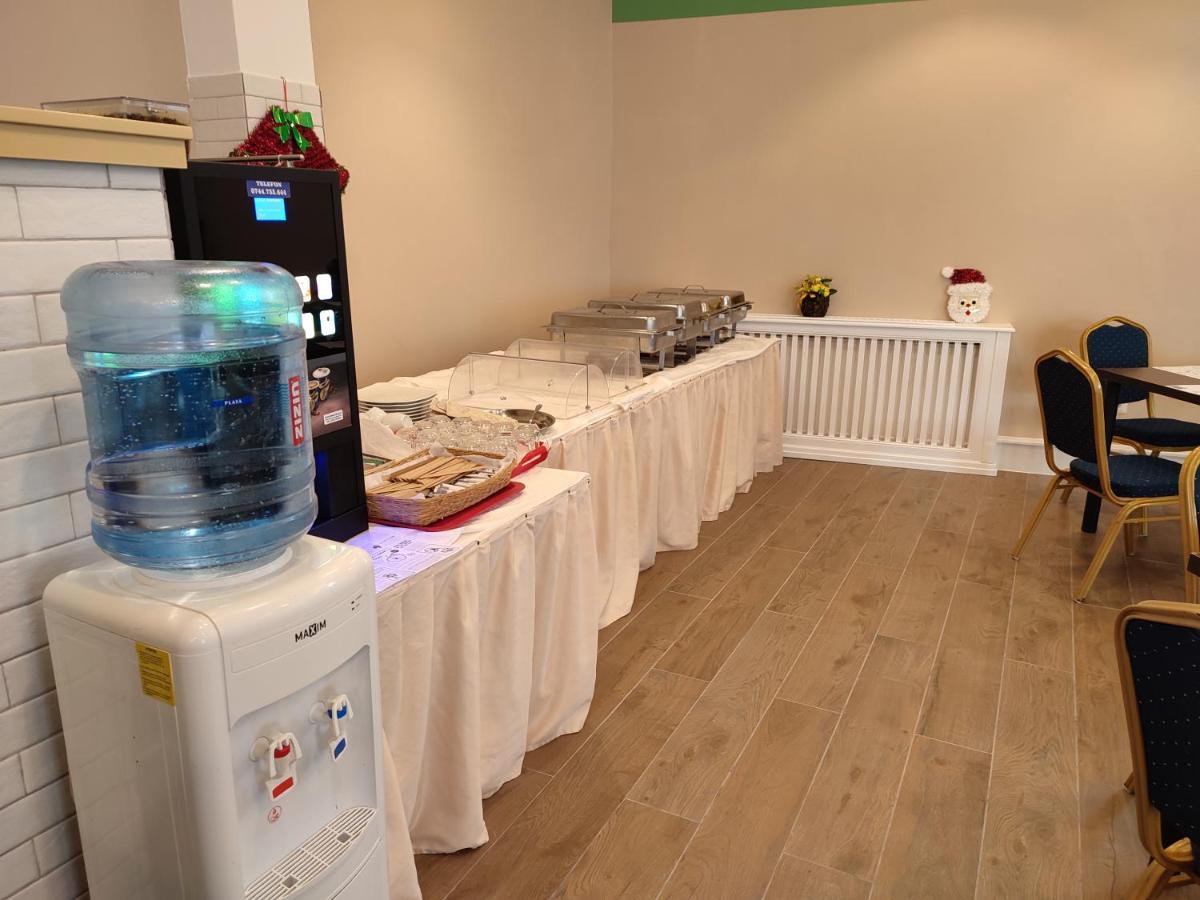 Hotel Iri 부스테니 외부 사진