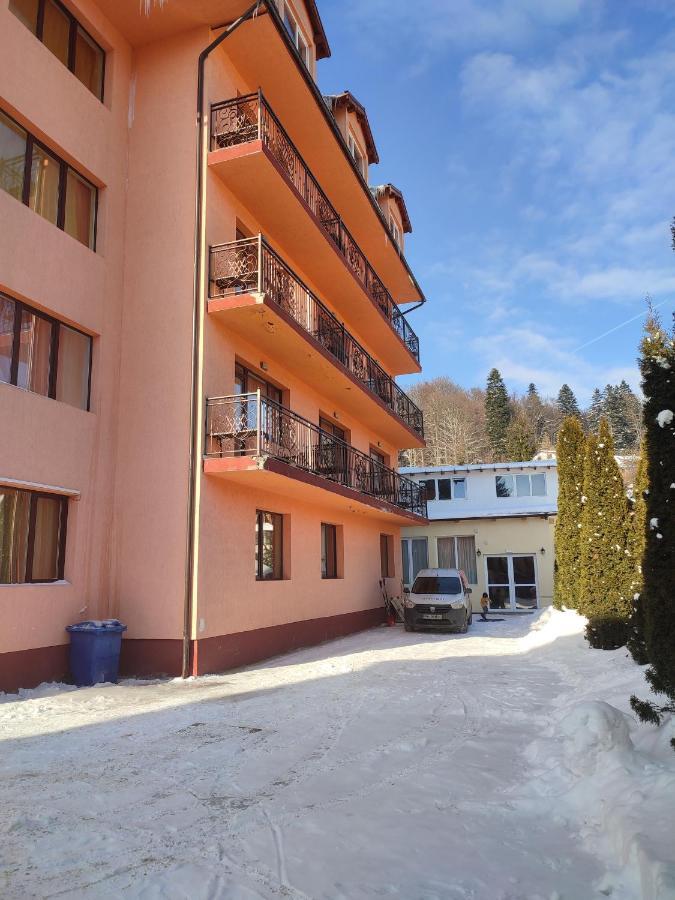 Hotel Iri 부스테니 외부 사진