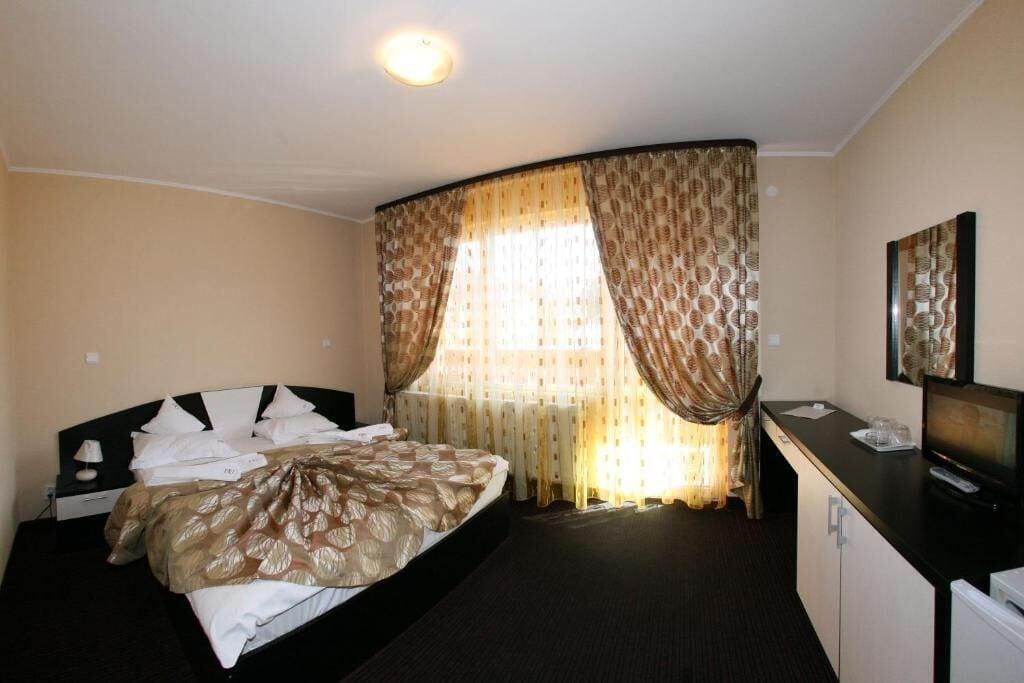 Hotel Iri 부스테니 외부 사진