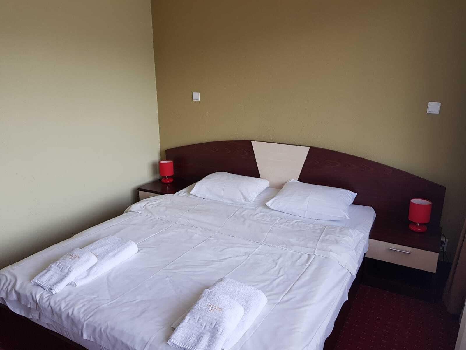 Hotel Iri 부스테니 외부 사진
