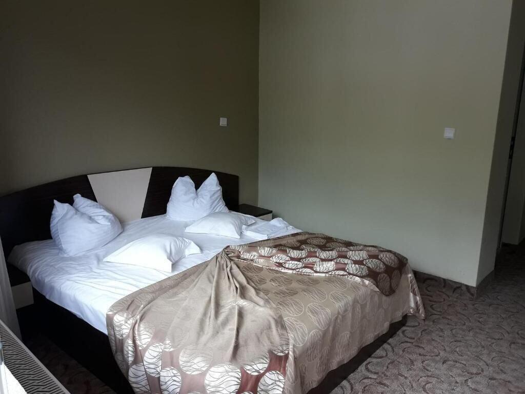 Hotel Iri 부스테니 외부 사진