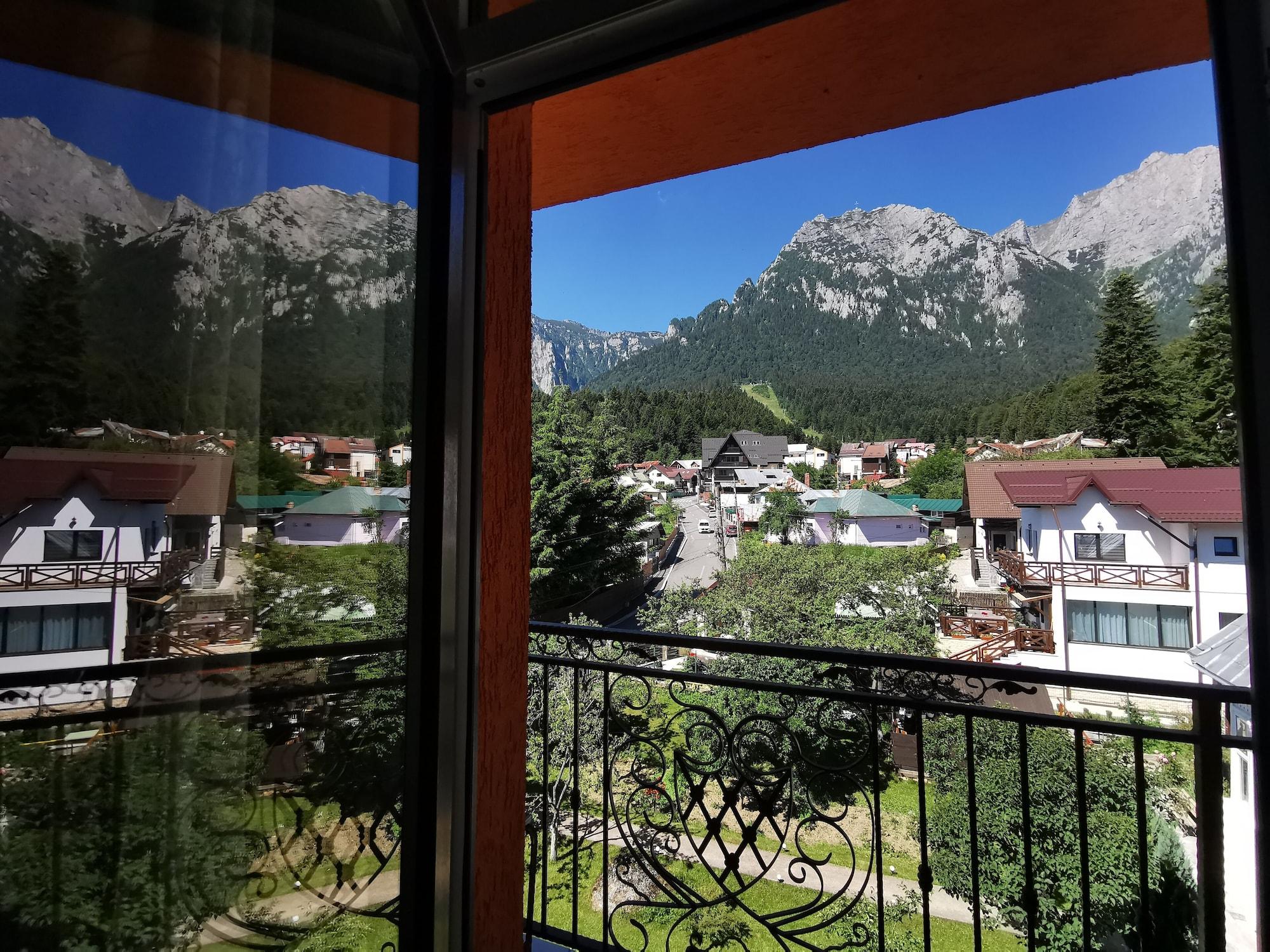 Hotel Iri 부스테니 외부 사진