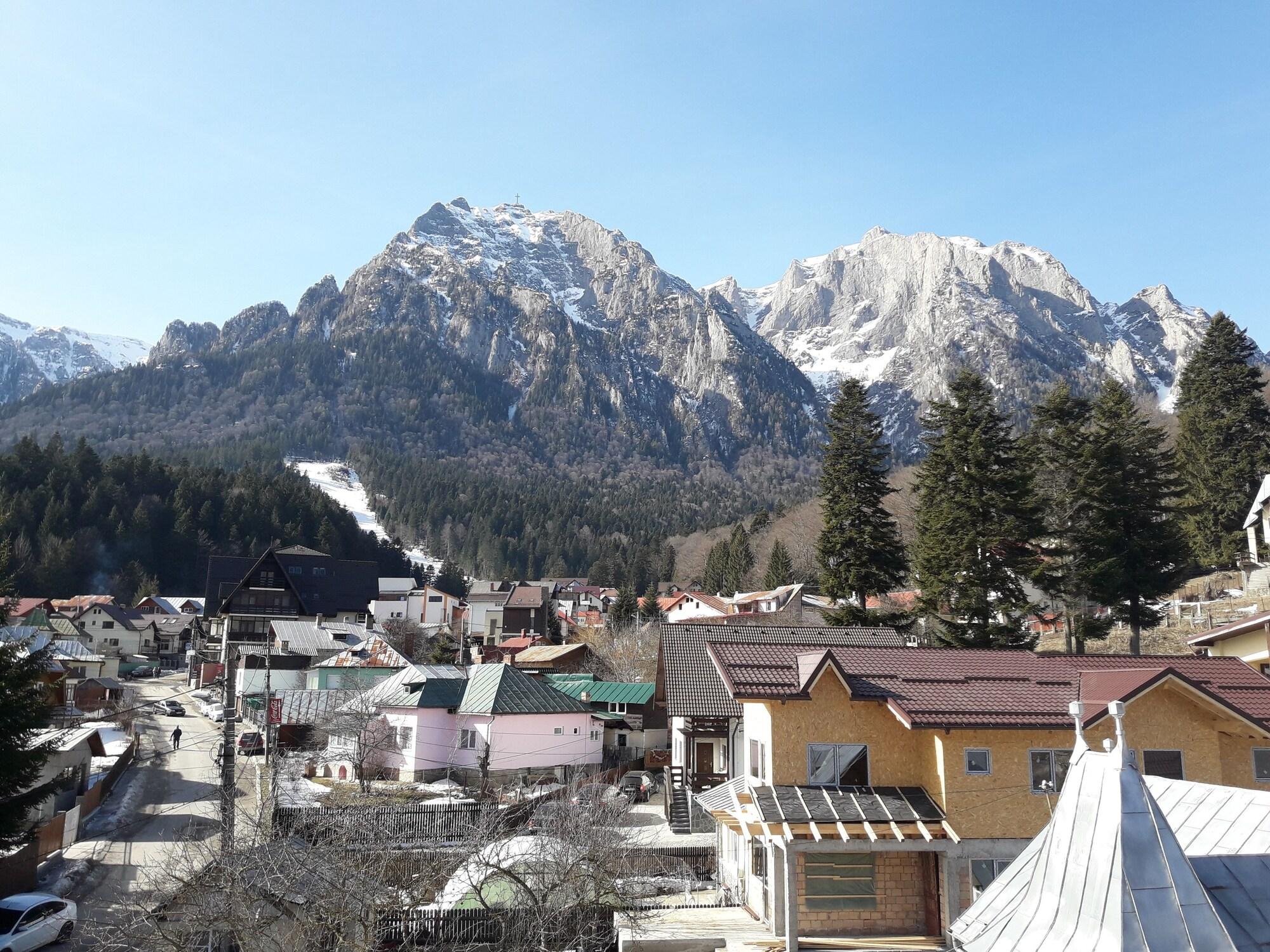 Hotel Iri 부스테니 외부 사진