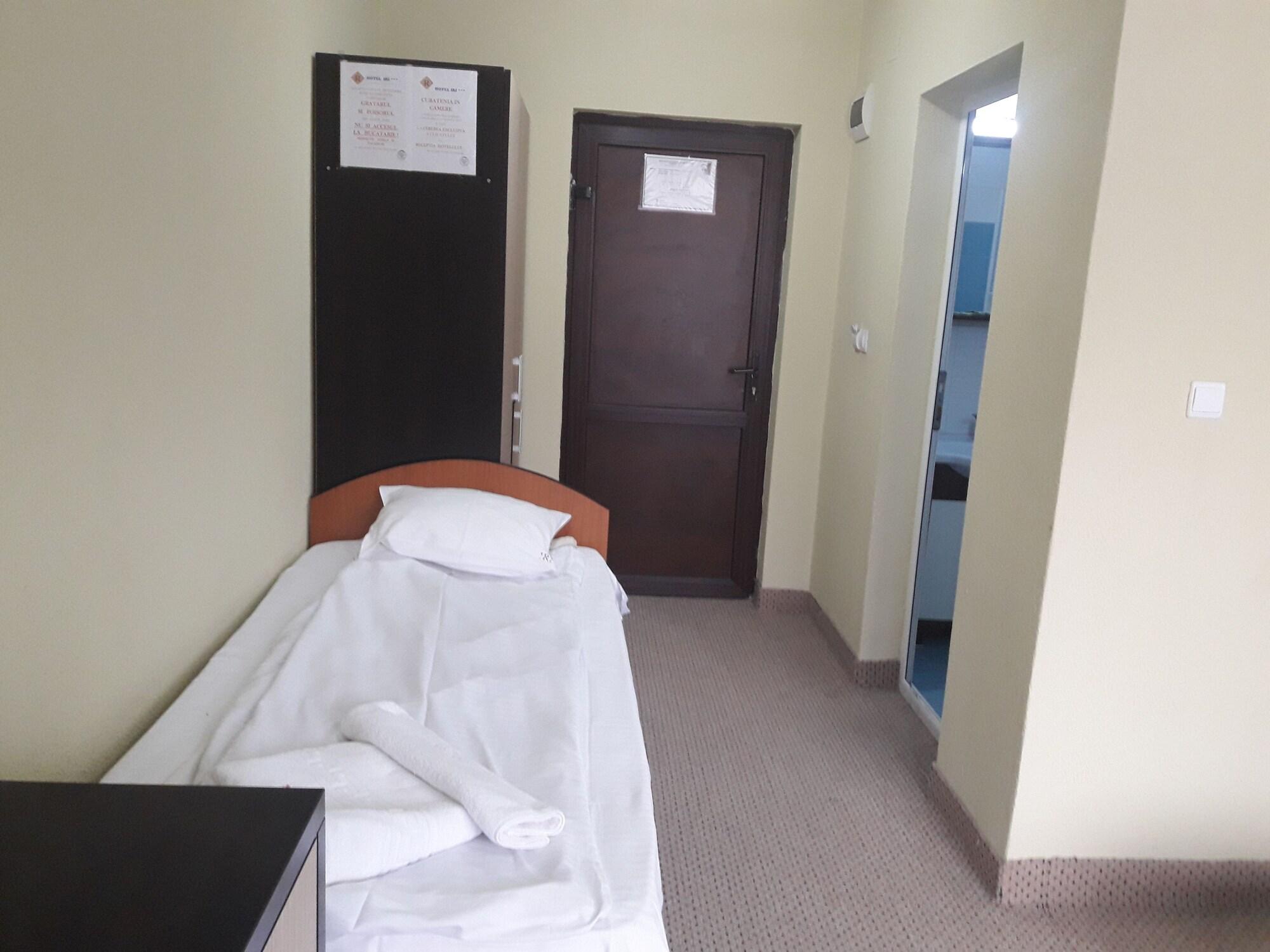 Hotel Iri 부스테니 외부 사진