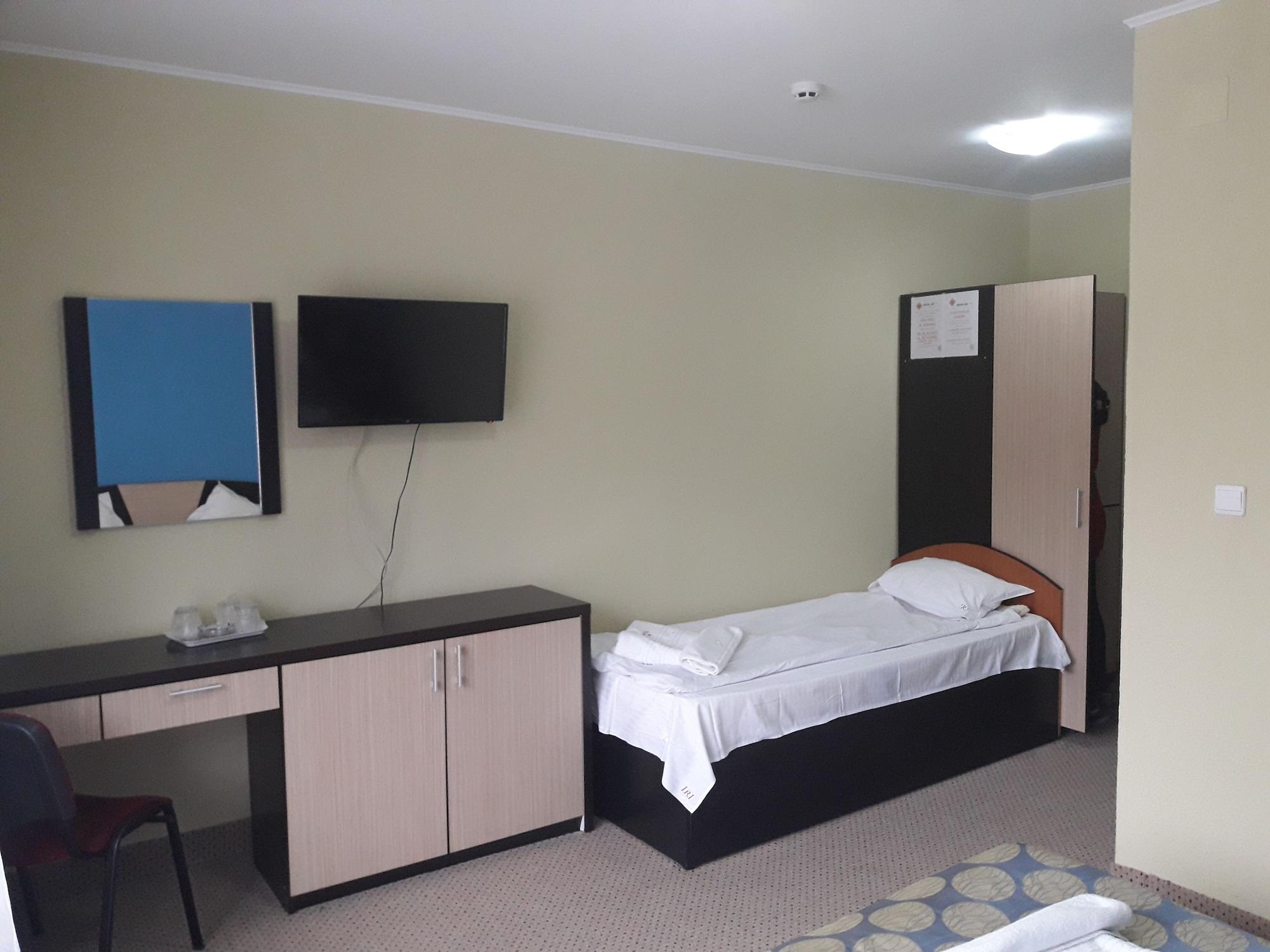 Hotel Iri 부스테니 외부 사진