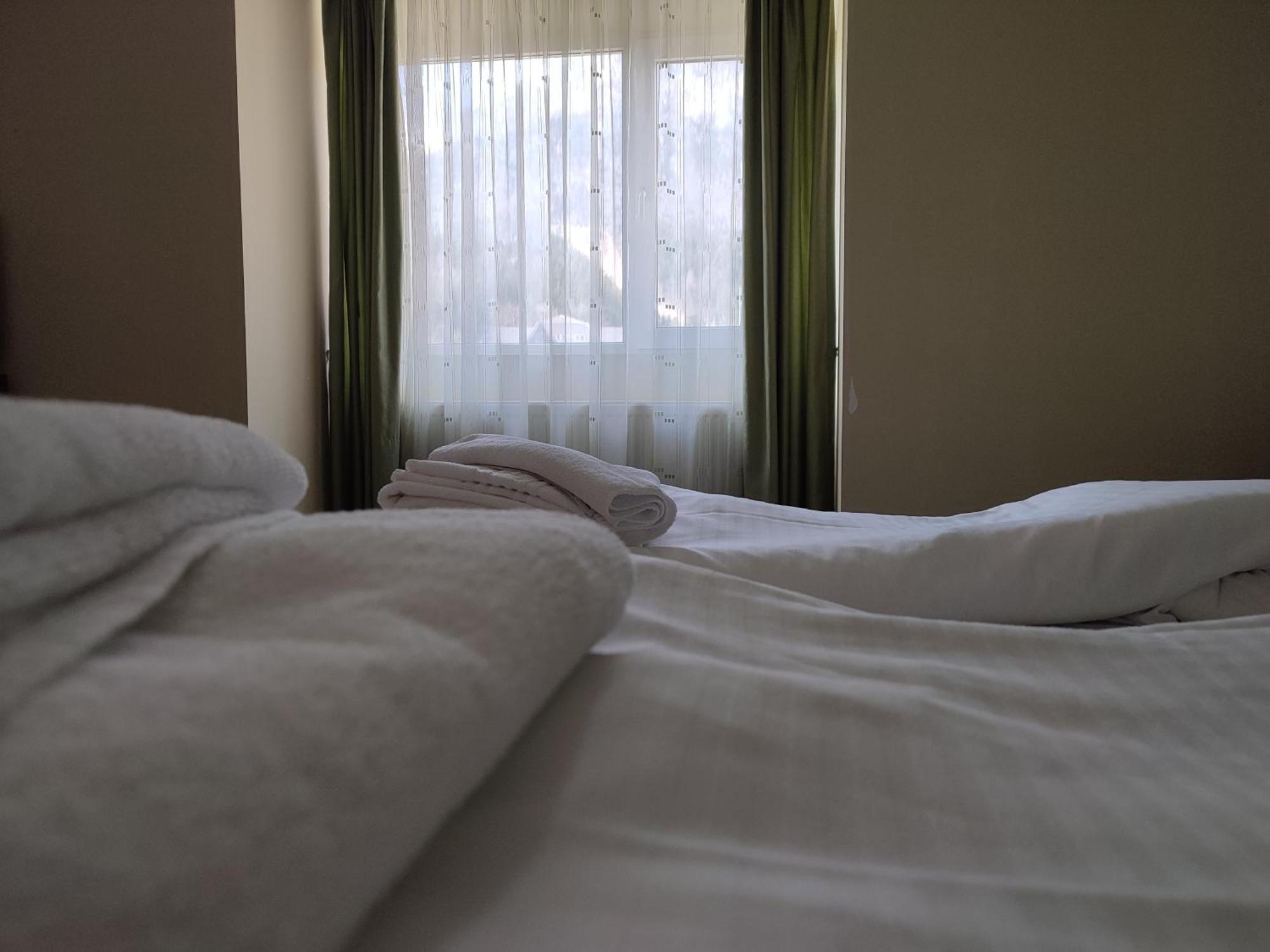 Hotel Iri 부스테니 외부 사진