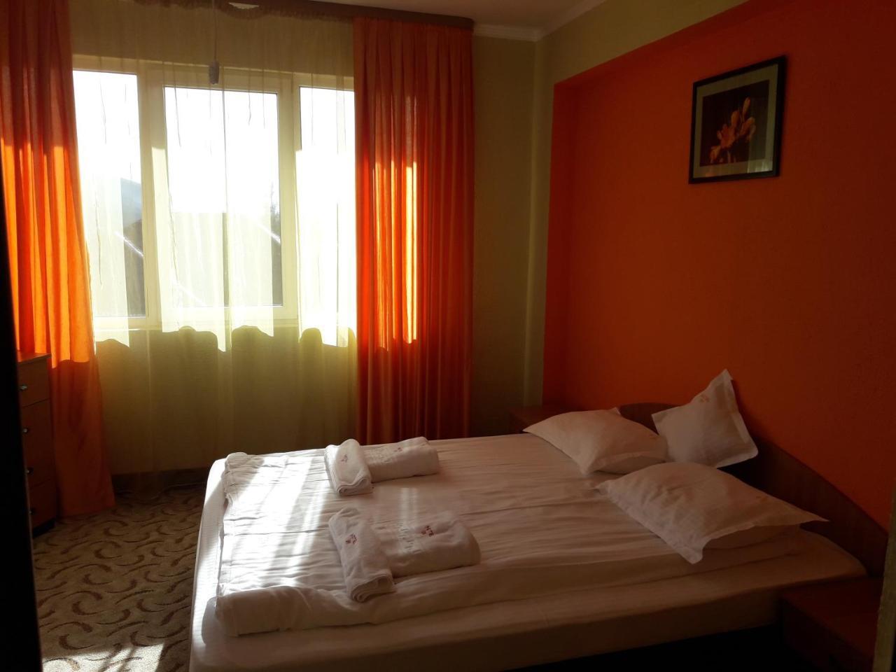 Hotel Iri 부스테니 외부 사진
